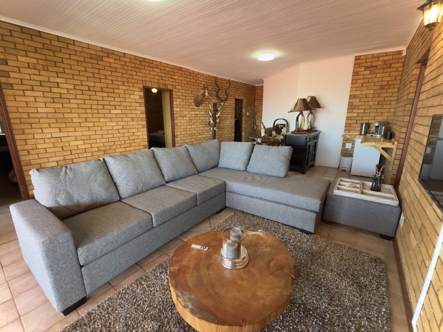 6 Bedroom Property for Sale in Wavecrest Eastern Cape